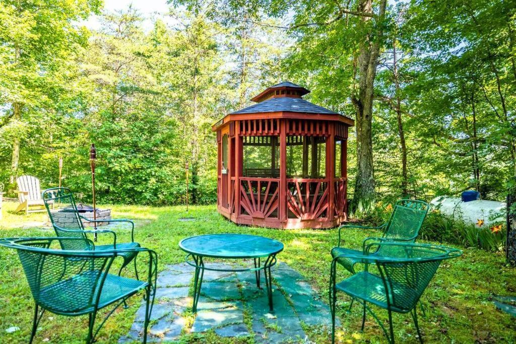 Romantic Gem, 2 Acres, Hot Tub, Free Pet, King Bed Villa Pigeon Forge Exterior photo